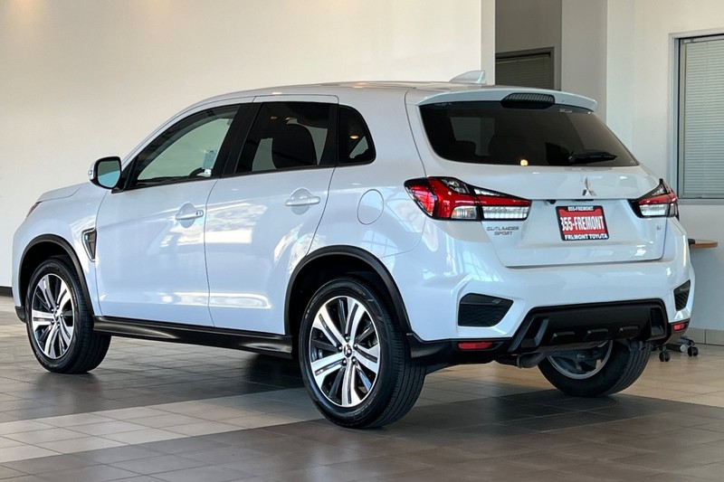 Mitsubishi Outlander Sport Vehicle Full-screen Gallery Image 06