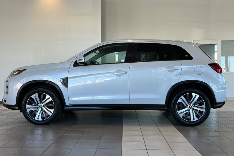 Mitsubishi Outlander Sport Vehicle Full-screen Gallery Image 07