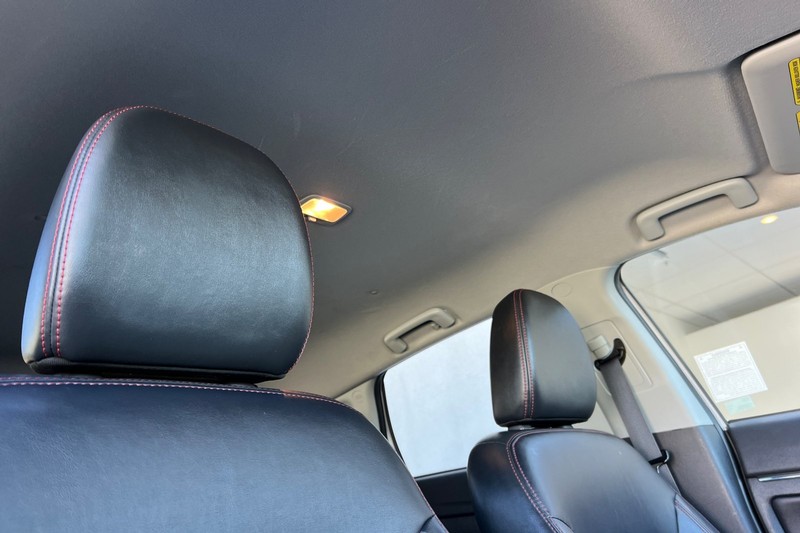 Mitsubishi Outlander Sport Vehicle Full-screen Gallery Image 17