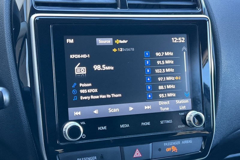 Mitsubishi Outlander Sport Vehicle Full-screen Gallery Image 18