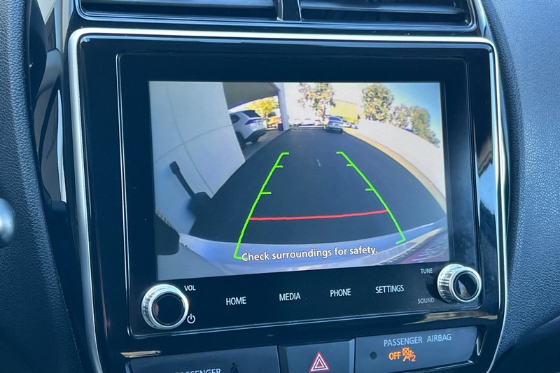 Mitsubishi Outlander Sport Vehicle Full-screen Gallery Image 19