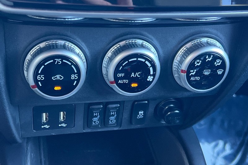 Mitsubishi Outlander Sport Vehicle Full-screen Gallery Image 20