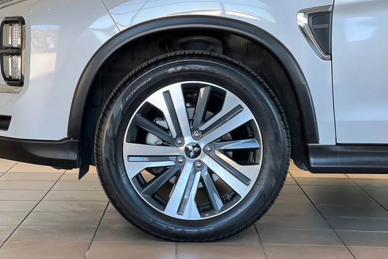 Mitsubishi Outlander Sport Vehicle Full-screen Gallery Image 26