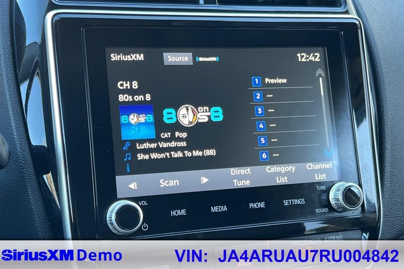 Mitsubishi Outlander Sport Vehicle Full-screen Gallery Image 28