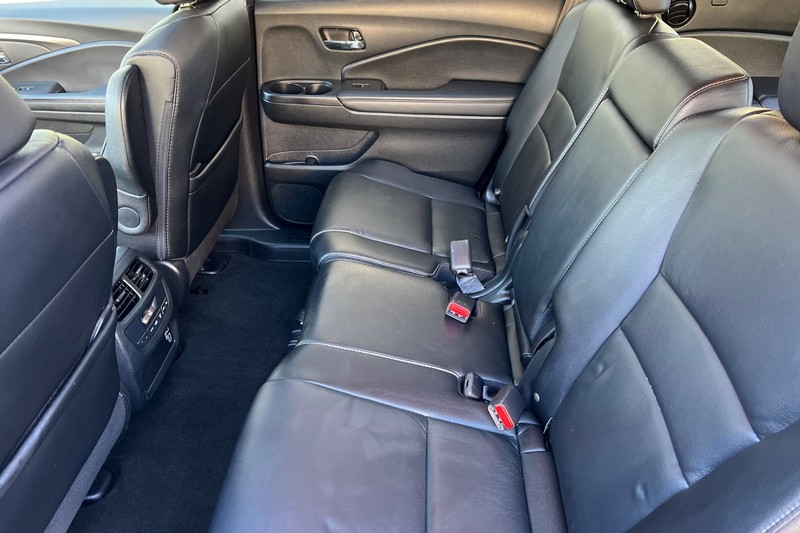 Honda Pilot Vehicle Full-screen Gallery Image 12