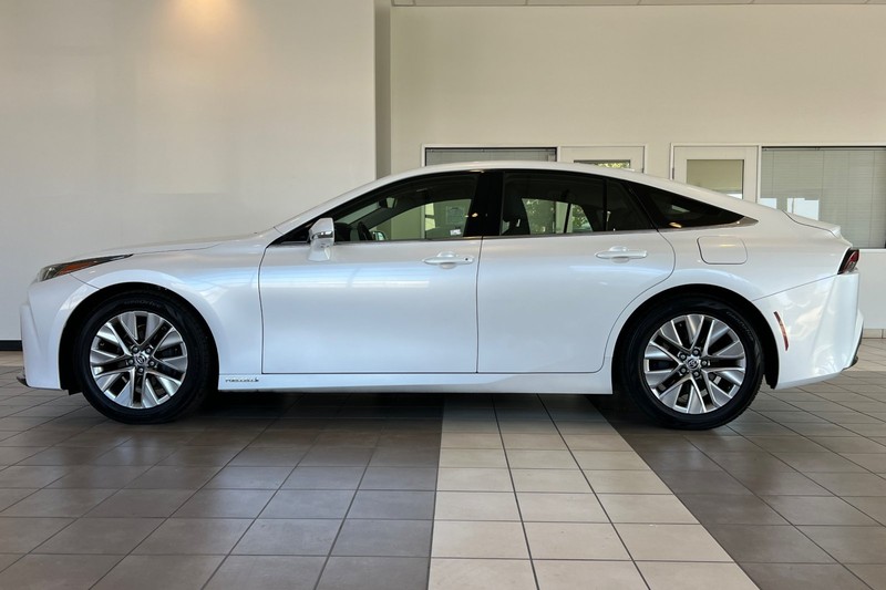 Toyota Mirai Vehicle Full-screen Gallery Image 07