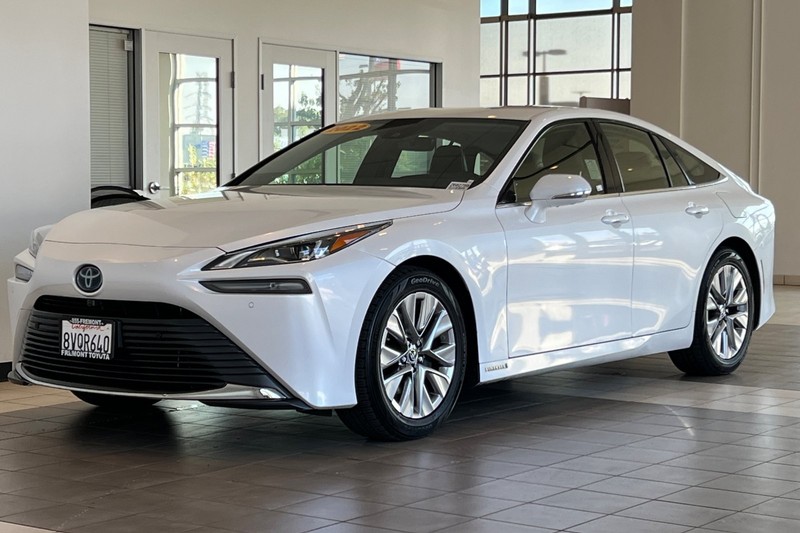 Toyota Mirai Vehicle Full-screen Gallery Image 08