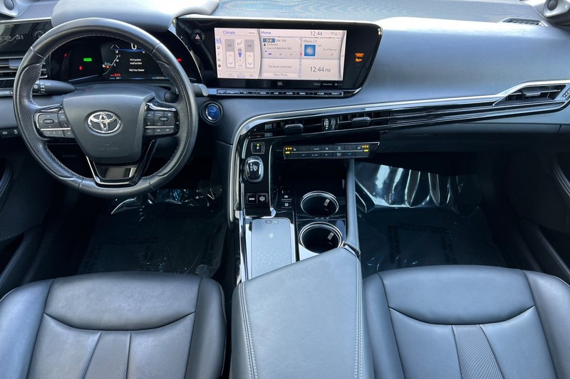 Toyota Mirai Vehicle Full-screen Gallery Image 13