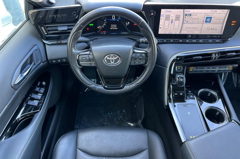 Toyota Mirai Vehicle Full-screen Gallery Image 14