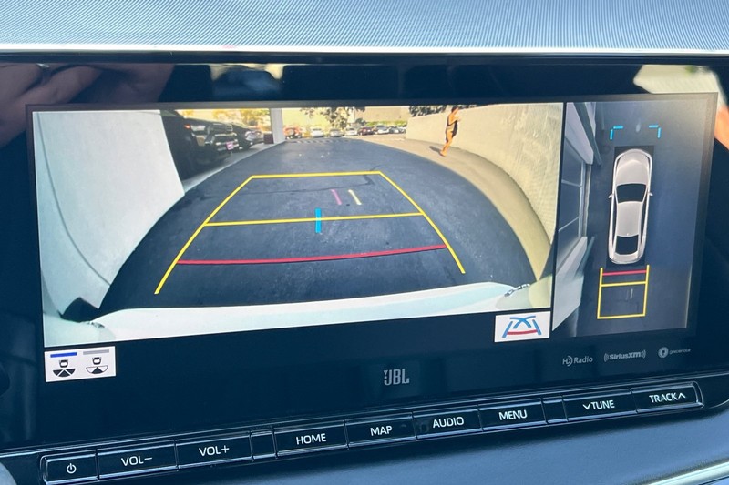 Toyota Mirai Vehicle Full-screen Gallery Image 19