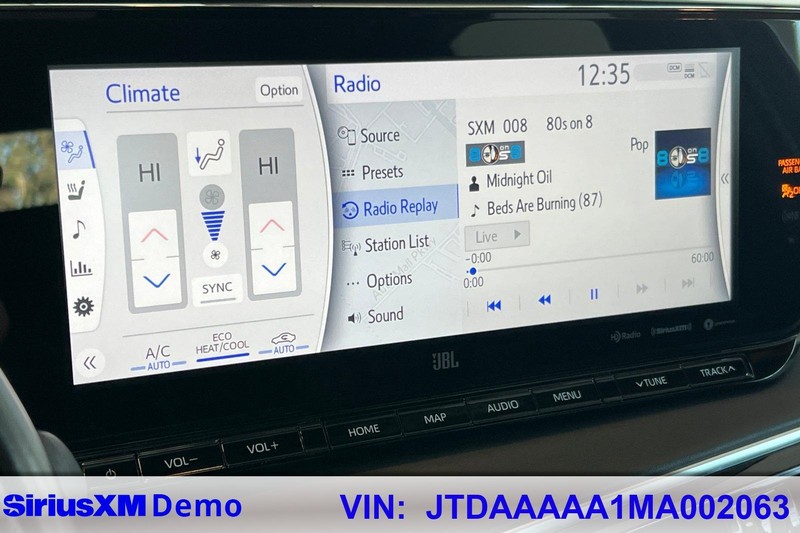 Toyota Mirai Vehicle Full-screen Gallery Image 28