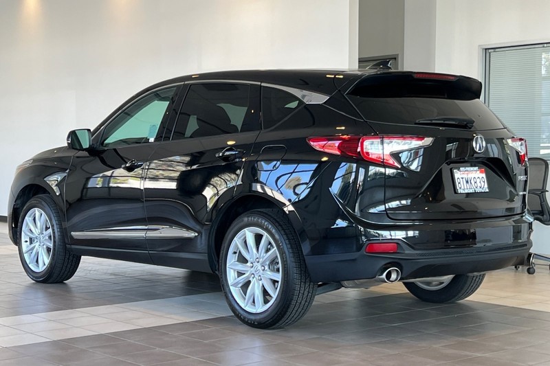 Acura RDX Vehicle Full-screen Gallery Image 06