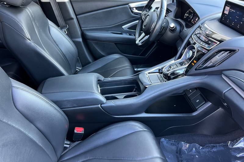 Acura RDX Vehicle Full-screen Gallery Image 16