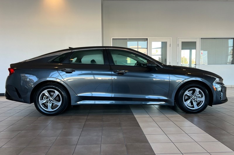 Kia K5 Vehicle Full-screen Gallery Image 03