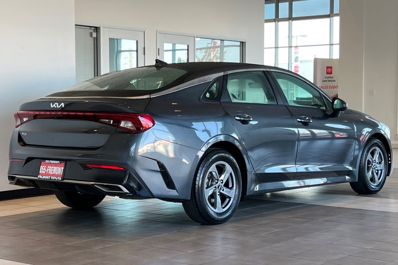 Kia K5 Vehicle Full-screen Gallery Image 04