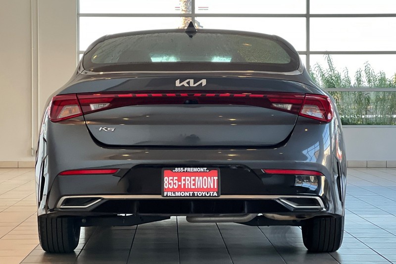 Kia K5 Vehicle Full-screen Gallery Image 05