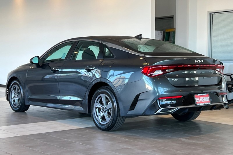 Kia K5 Vehicle Full-screen Gallery Image 06