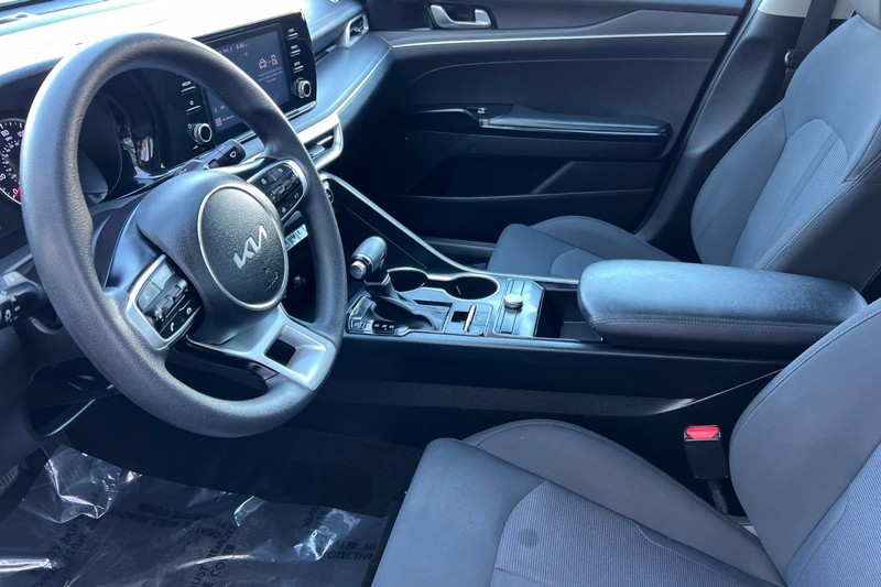 Kia K5 Vehicle Full-screen Gallery Image 10