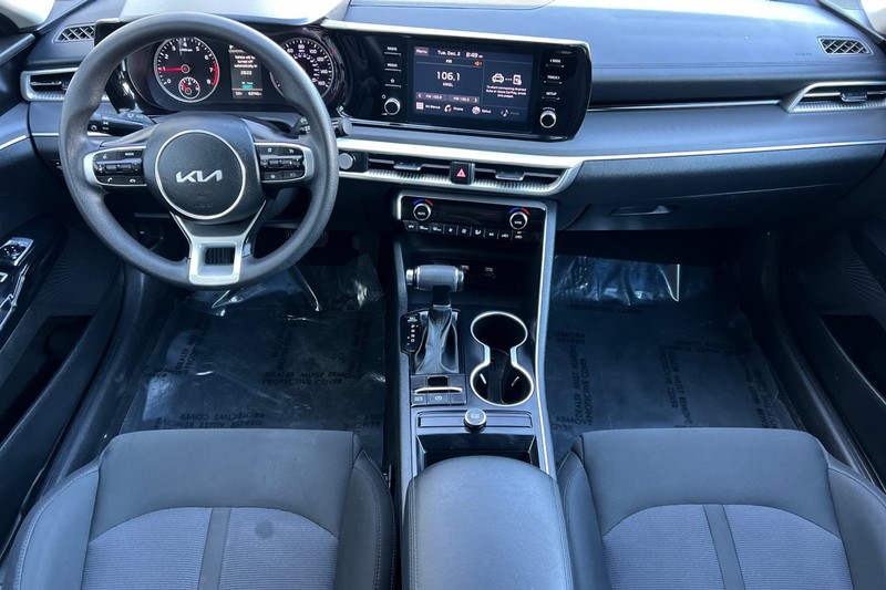 Kia K5 Vehicle Full-screen Gallery Image 13