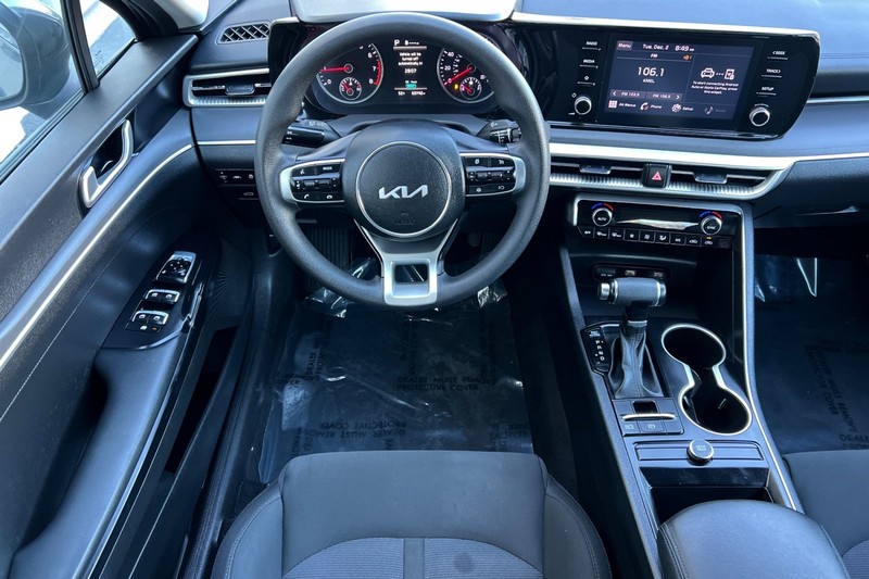 Kia K5 Vehicle Full-screen Gallery Image 14