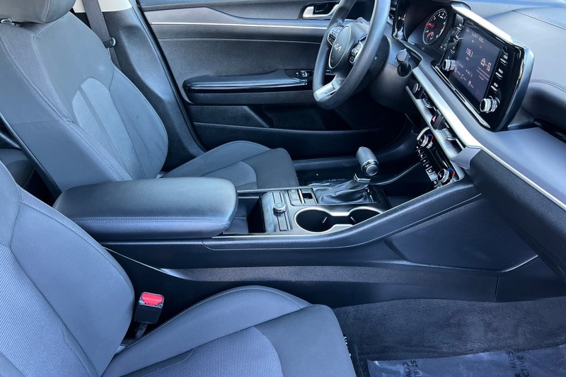 Kia K5 Vehicle Full-screen Gallery Image 15