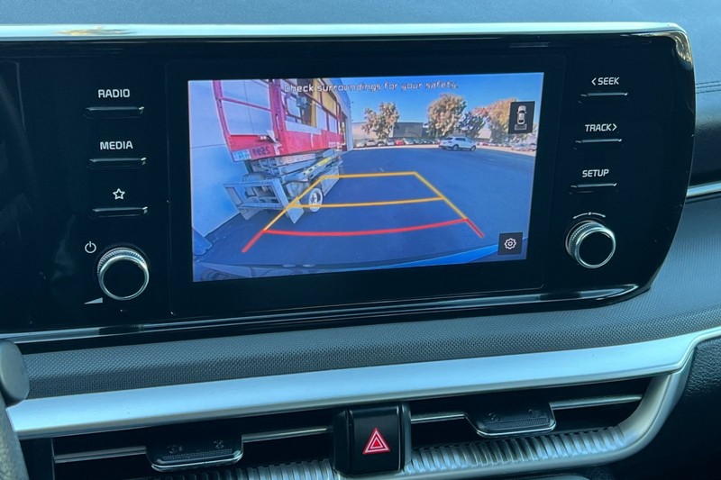 Kia K5 Vehicle Full-screen Gallery Image 18