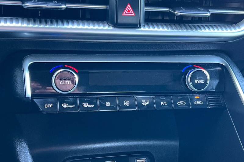 Kia K5 Vehicle Full-screen Gallery Image 19