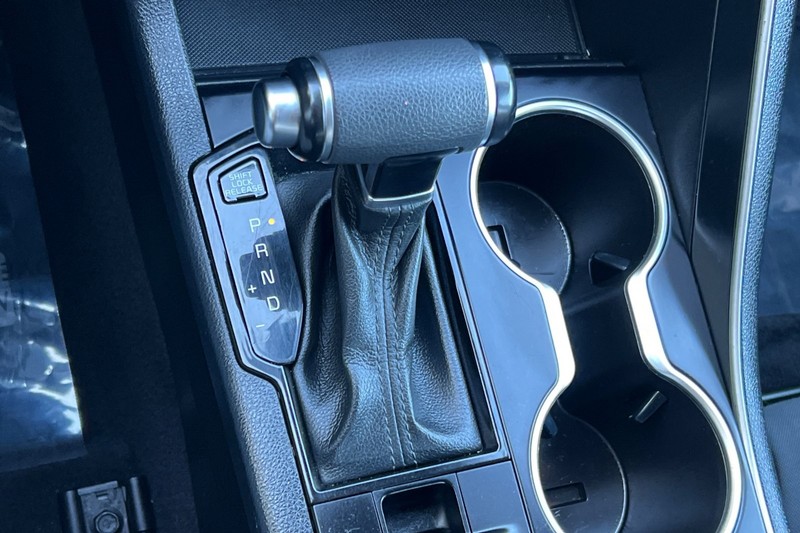 Kia K5 Vehicle Full-screen Gallery Image 20