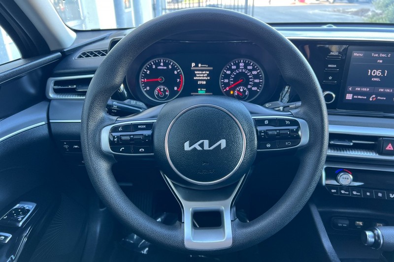 Kia K5 Vehicle Full-screen Gallery Image 22