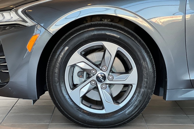 Kia K5 Vehicle Full-screen Gallery Image 25