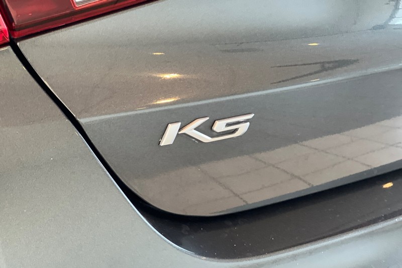 Kia K5 Vehicle Full-screen Gallery Image 26