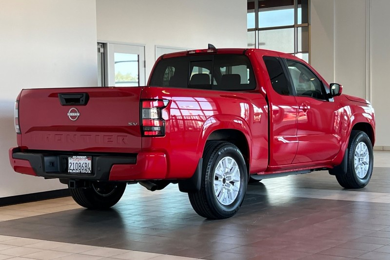 Nissan Frontier Vehicle Full-screen Gallery Image 04