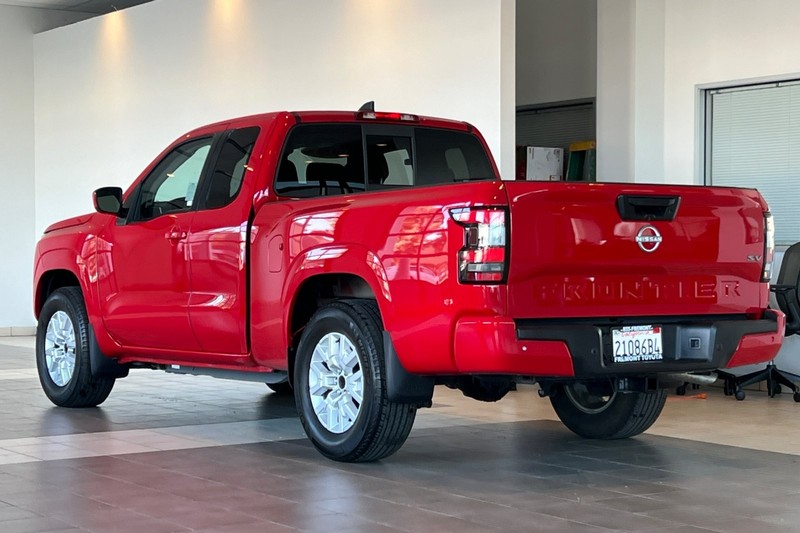 Nissan Frontier Vehicle Full-screen Gallery Image 06