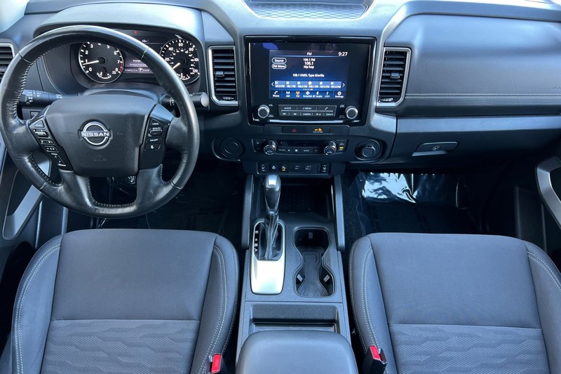 Nissan Frontier Vehicle Full-screen Gallery Image 13