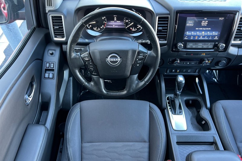 Nissan Frontier Vehicle Full-screen Gallery Image 14