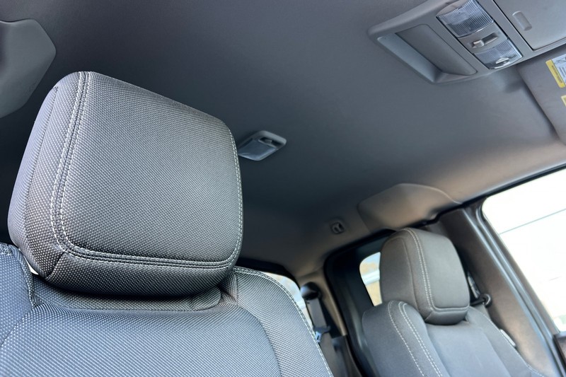 Nissan Frontier Vehicle Full-screen Gallery Image 16