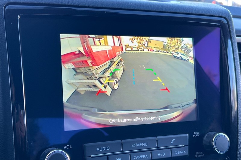 Nissan Frontier Vehicle Full-screen Gallery Image 18