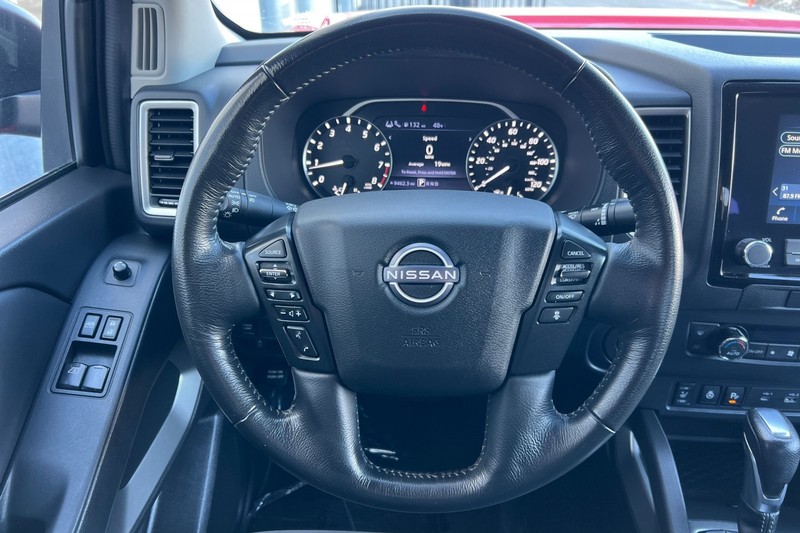 Nissan Frontier Vehicle Full-screen Gallery Image 22