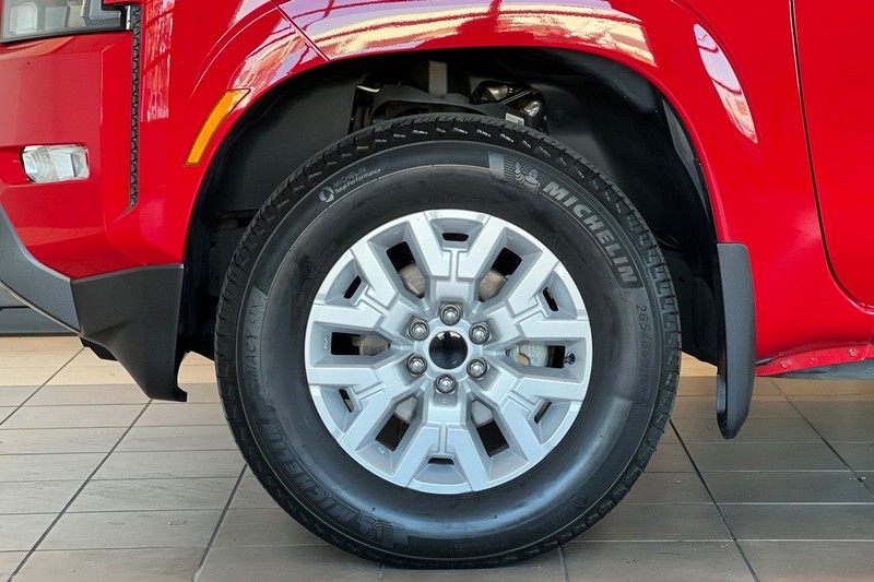 Nissan Frontier Vehicle Full-screen Gallery Image 25