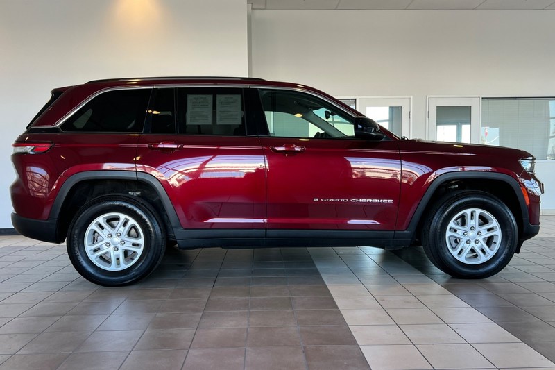 Jeep Grand Cherokee Vehicle Full-screen Gallery Image 03