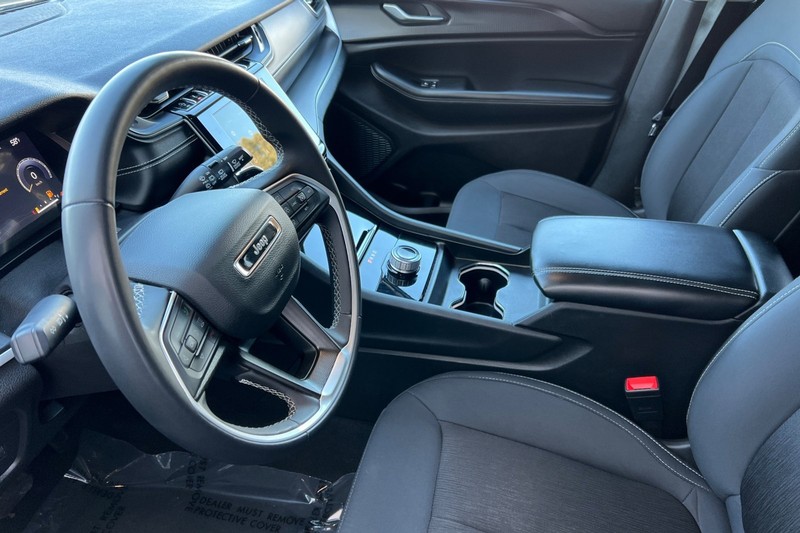 Jeep Grand Cherokee Vehicle Full-screen Gallery Image 10