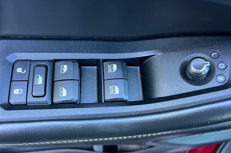 Jeep Grand Cherokee Vehicle Full-screen Gallery Image 11