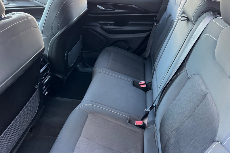 Jeep Grand Cherokee Vehicle Full-screen Gallery Image 12