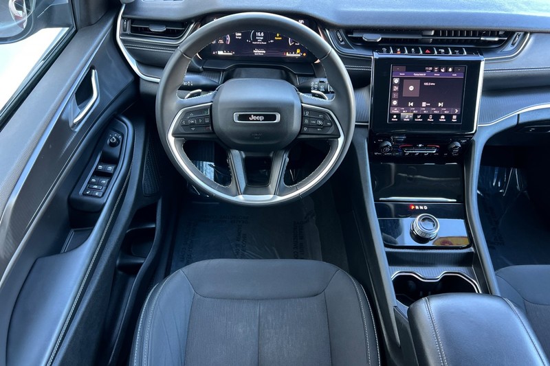 Jeep Grand Cherokee Vehicle Full-screen Gallery Image 14