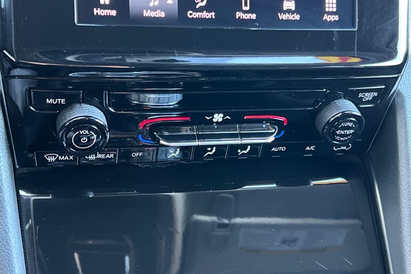 Jeep Grand Cherokee Vehicle Full-screen Gallery Image 20