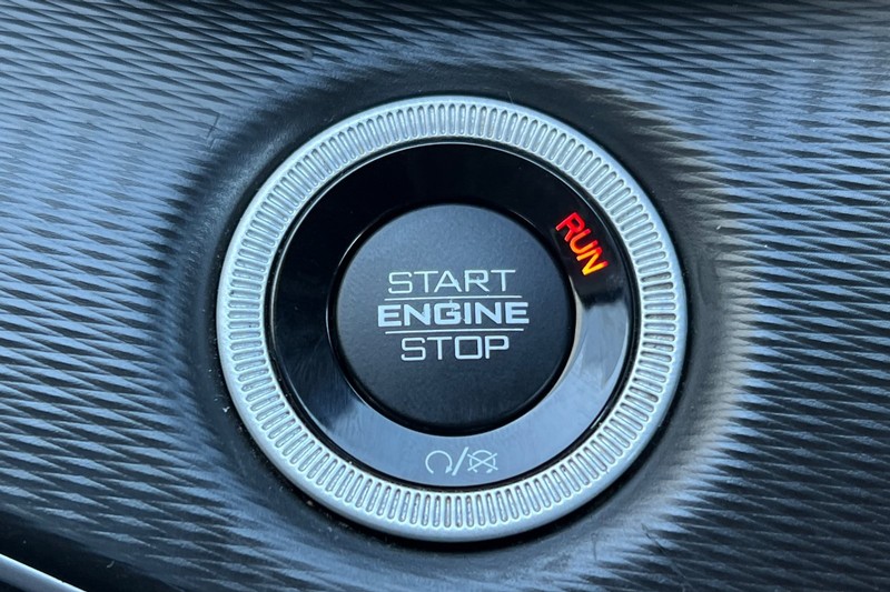 Jeep Grand Cherokee Vehicle Full-screen Gallery Image 22