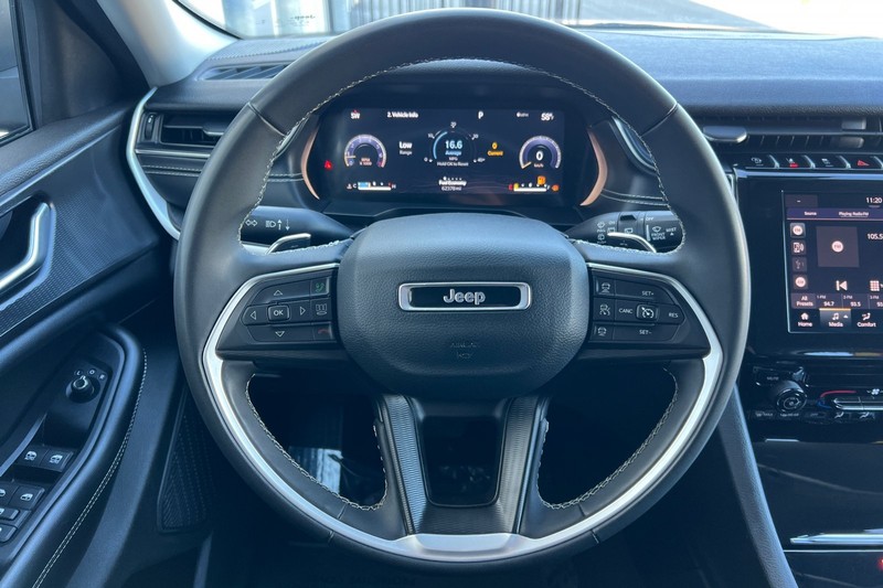 Jeep Grand Cherokee Vehicle Full-screen Gallery Image 23