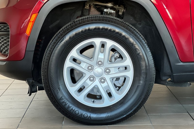 Jeep Grand Cherokee Vehicle Full-screen Gallery Image 26