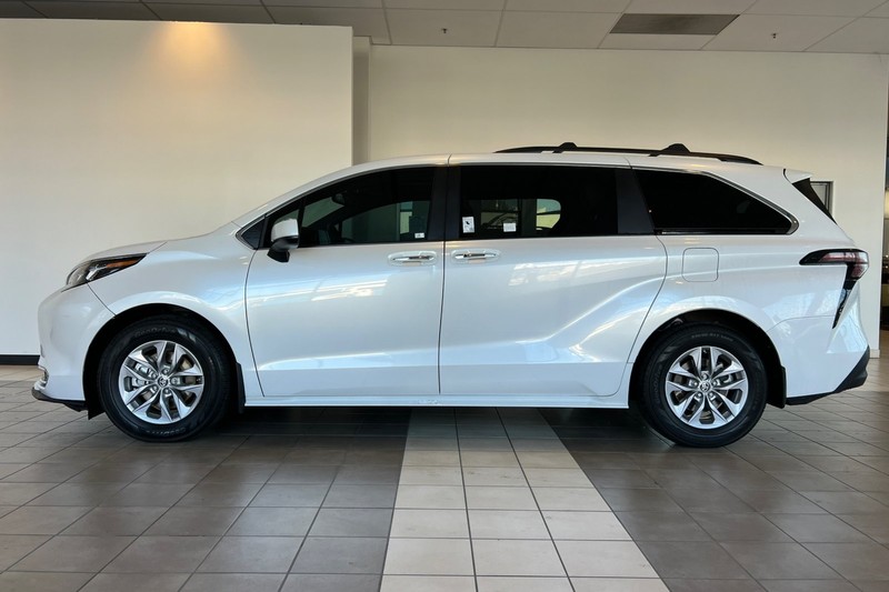 Toyota Sienna Vehicle Full-screen Gallery Image 07