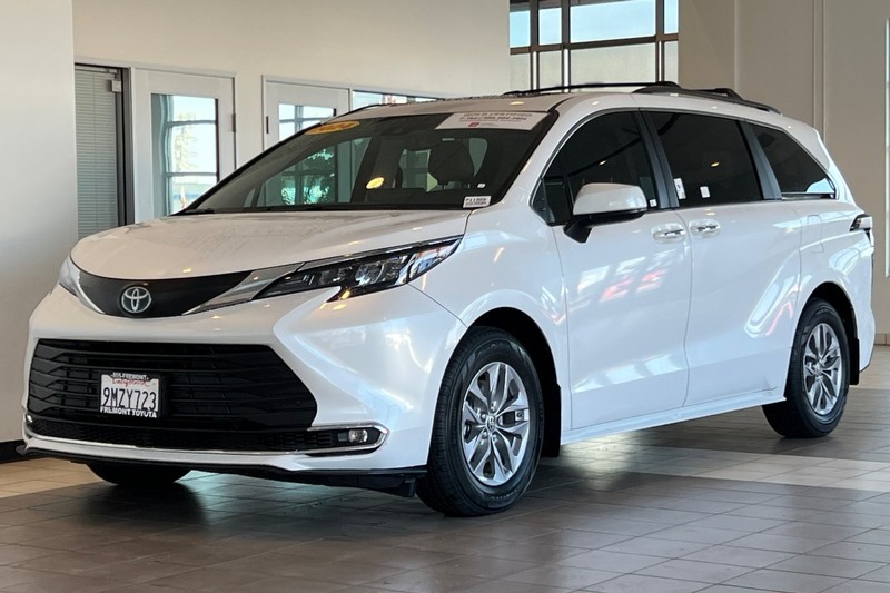 Toyota Sienna Vehicle Full-screen Gallery Image 08